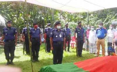 কচুয়ায় রাষ্ট্রীয় মর্যাদায় সমাহিত হলেন বীর মুক্তিযোদ্ধা বলহরি মৃধা কচুয়ায় রাষ্ট্রীয় মর্যাদায় সমাহিত হলেন বীর মুক্তিযোদ্ধা বলহরি মৃধা